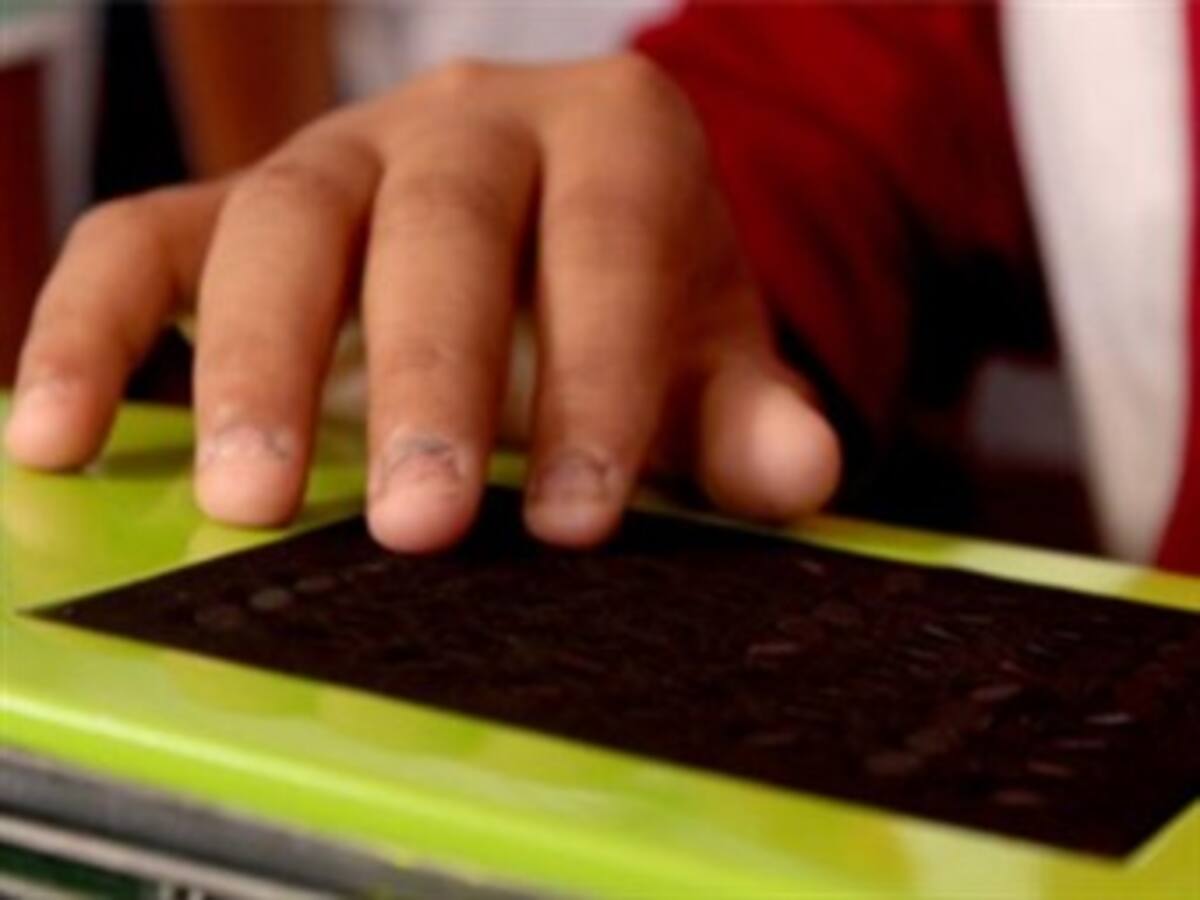 Habrá beneficios para ciegos en reforma tributaria