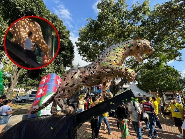 Rechazo: Escultura del Leopardo está siendo usada para trepar y dejar basura