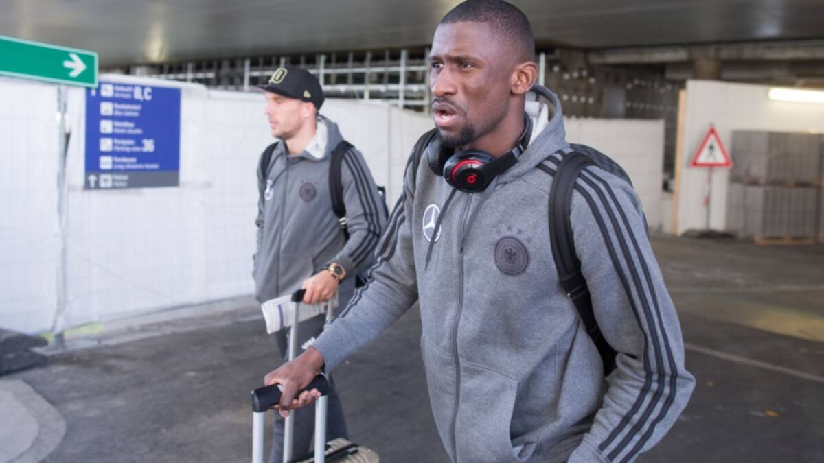 Selección Alemana vuelve a su país tras ataques en París