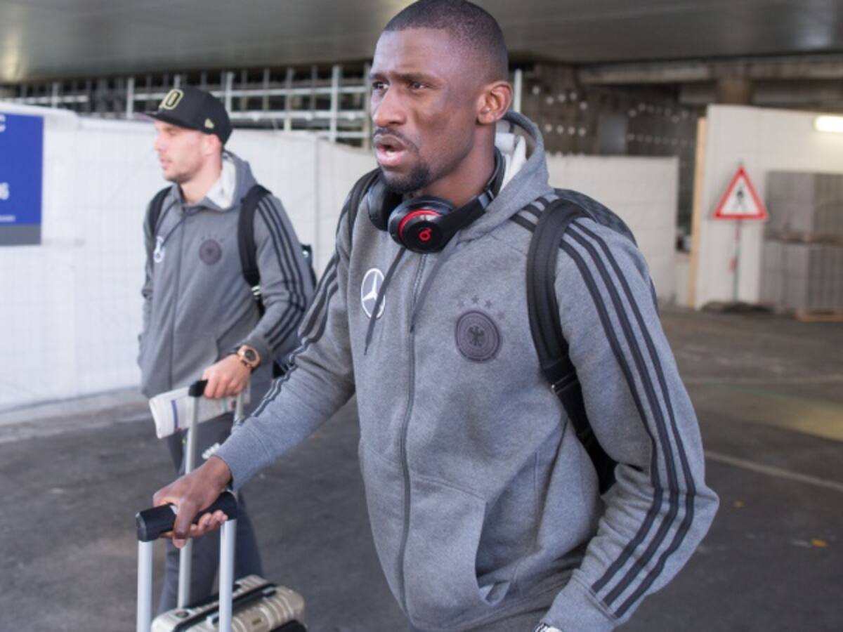 Selección Alemana vuelve a su país tras ataques en París