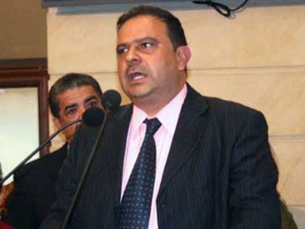 Renunció al Congreso el senador Oscar Suárez Mira