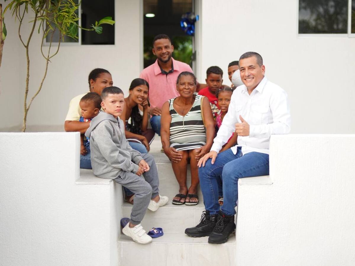 Alcalde Dumek Turbay entregó casa a “el Canadiense” en Fredonia