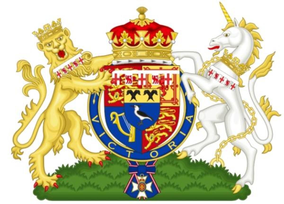 Brígida, duquesa de Gloucester: su nombre real es Brígida Van Deurs, es hija de Asger Preben Knud Wissing Henriksen, abogado y Vivian van Deurs.