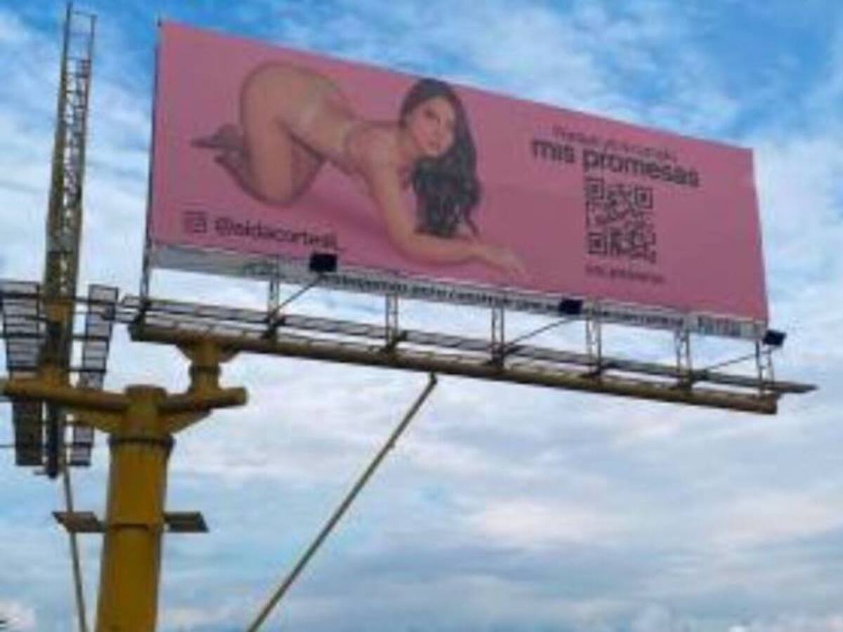 Una valla en Medellín causa polémica por su contenido sexual