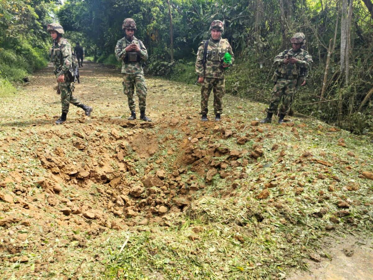 Ejército destruyó cilindros bomba instalados en la vía Turbo- San Pedro de Urabá