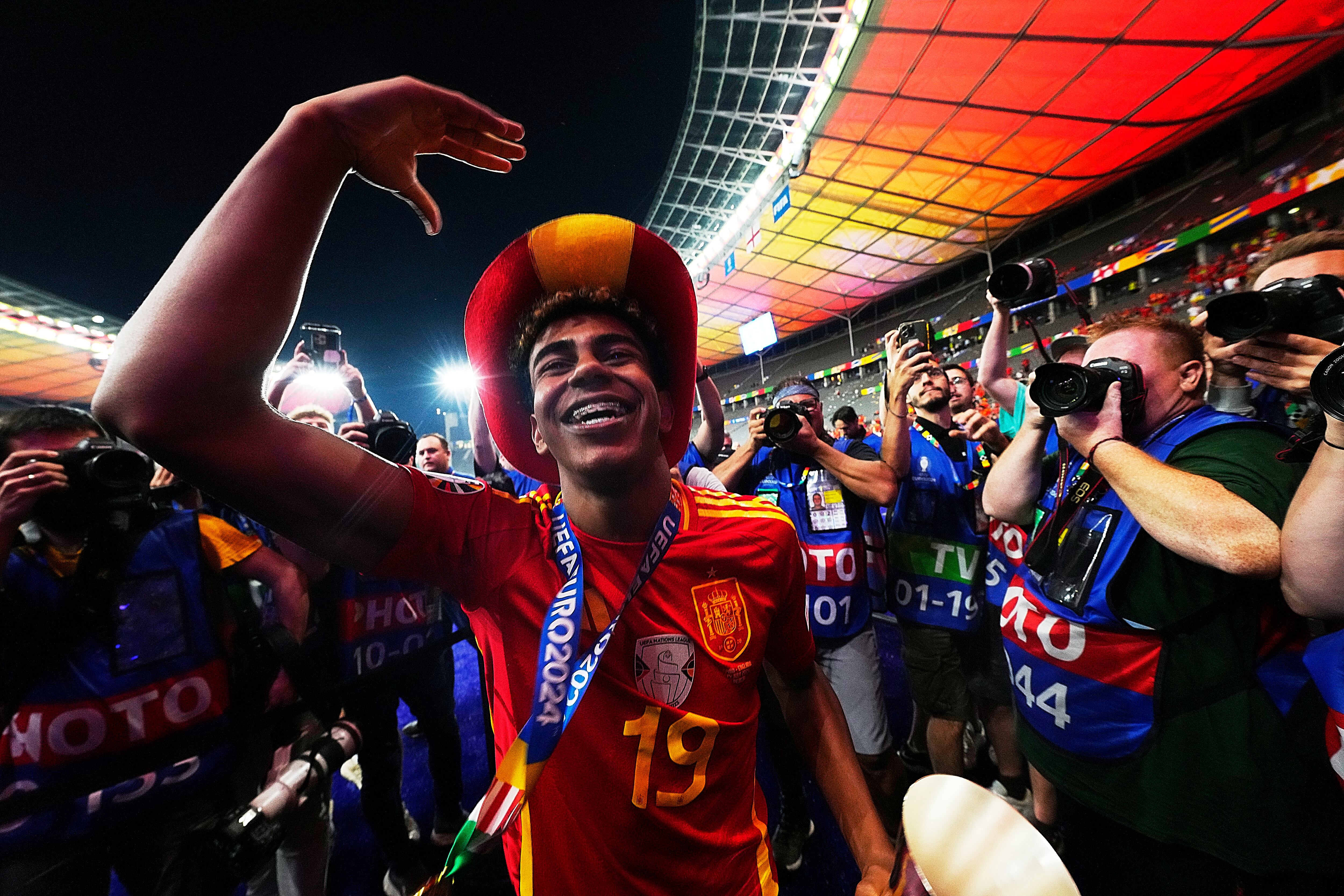 Lamine Yamal celebrando con España. (Photo by Jose Breton/Pics Action/NurPhoto via Getty Images)