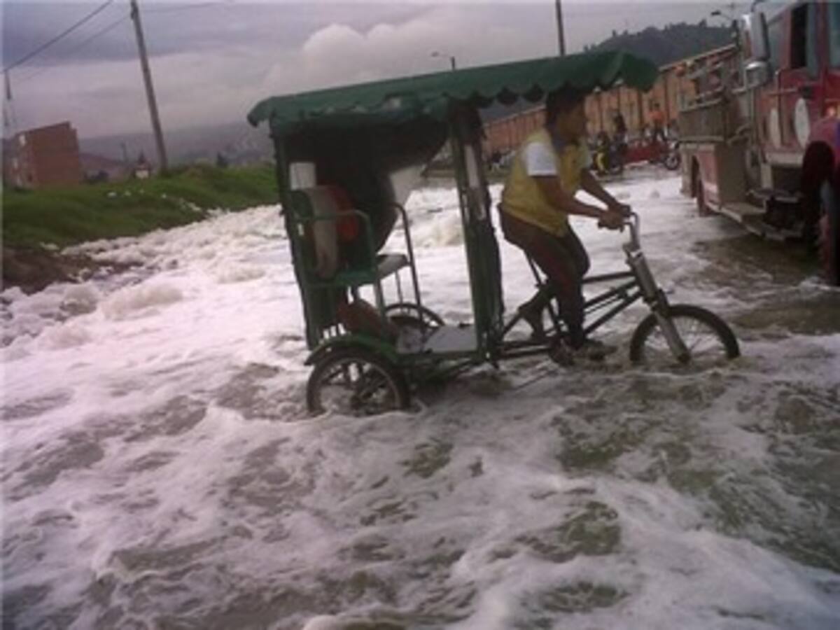 Más de 40 familias damnificadas por inundaciones en el sur de Bogotá