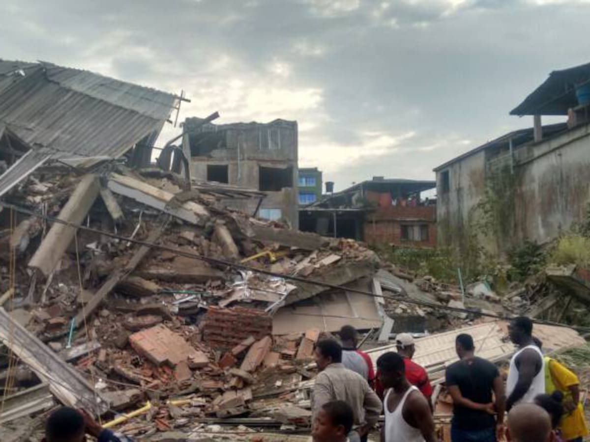 Desplome de edificio en Buenaventura deja al menos 4 personas heridas
