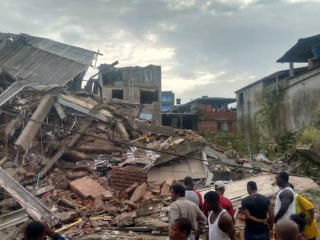 Desplome de edificio en Buenaventura deja al menos 4 personas heridas