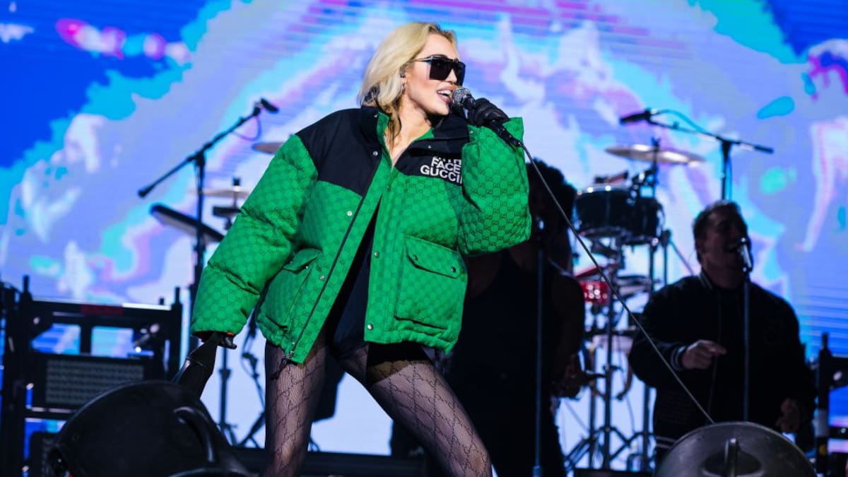 Luego de su visita a Colombia, Miley Cyrus dio positivo para COVID-19