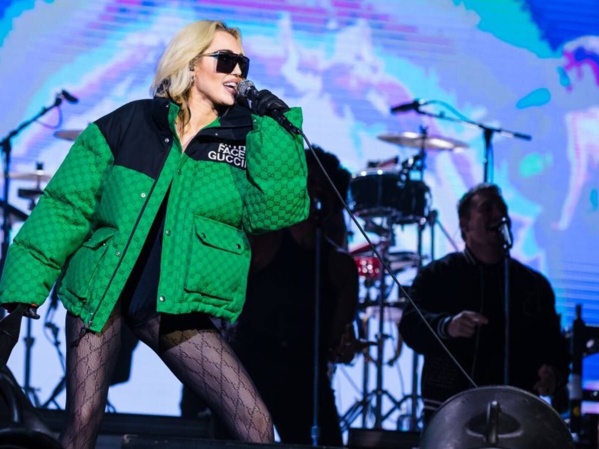 Luego de su visita a Colombia, Miley Cyrus dio positivo para COVID-19