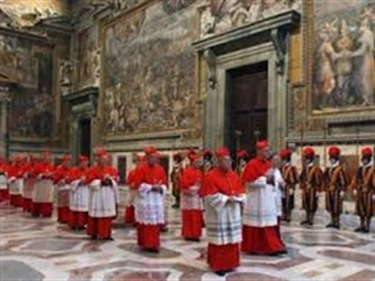 Cardenales se reúnen hoy para preparar el cónclave en el que se elegirá papa