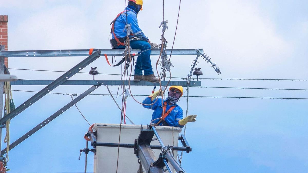 Lluvias y vendavales dejan sin energía a decenas de municipios del Huila