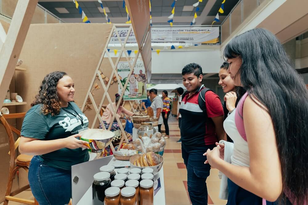 Feria artesanal 2023 . Universidad del Magdalena