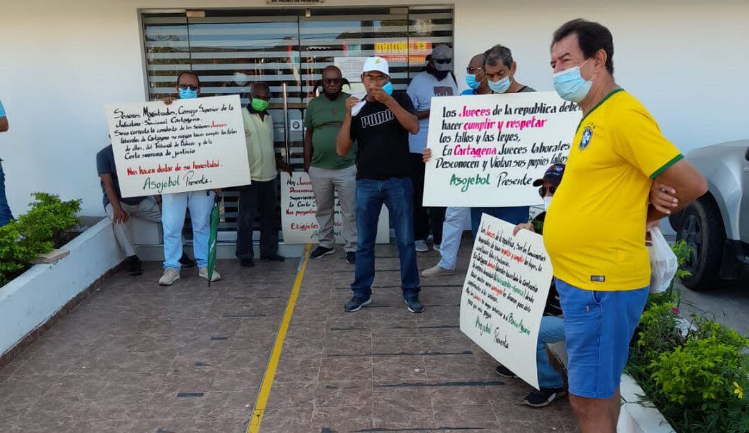 La protesta se realizó en las afueras de los Juzgados Laborales sobre la avenida Pedro de Heredia en Cartagena