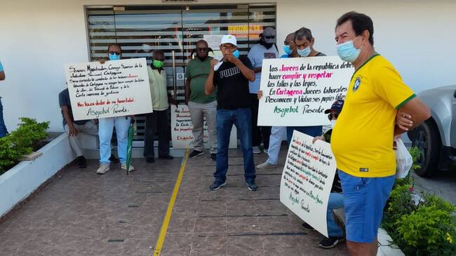 La protesta se realizó en las afueras de los Juzgados Laborales sobre la avenida Pedro de Heredia en Cartagena
