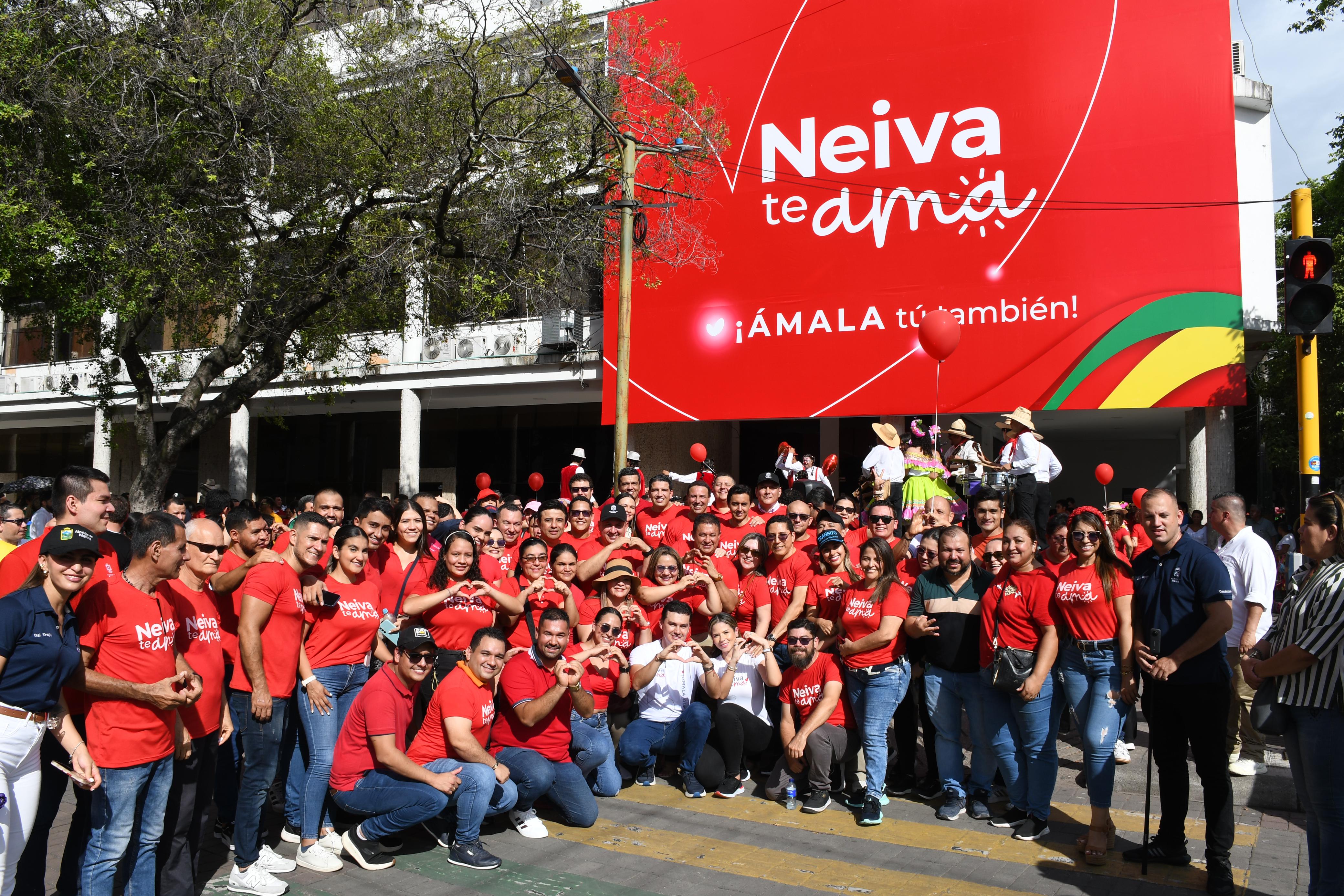 En medio de la conmemoración de los 412 años de Neiva, se desarrolló un desfile liderado por el alcalde Germán Casagua y la gestora social María Juliana Parra.