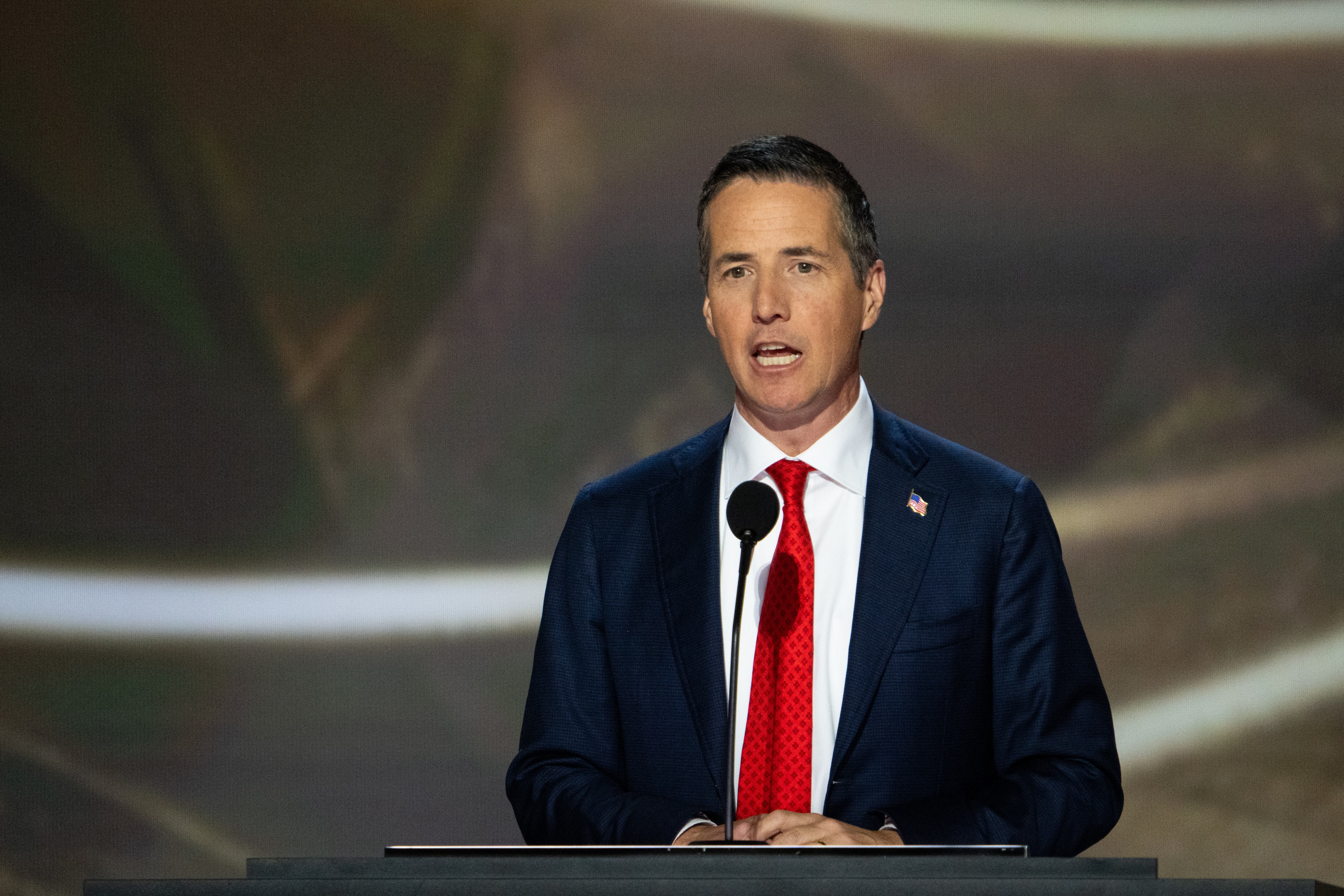 El candidato al Senado de Ohio, Bernie Moreno, habla en la Convención Nacional Republicana en Milwaukee el martes 16 de julio de 2024. (Bill Clark/CQ-Roll Call, Inc vía Getty Images)