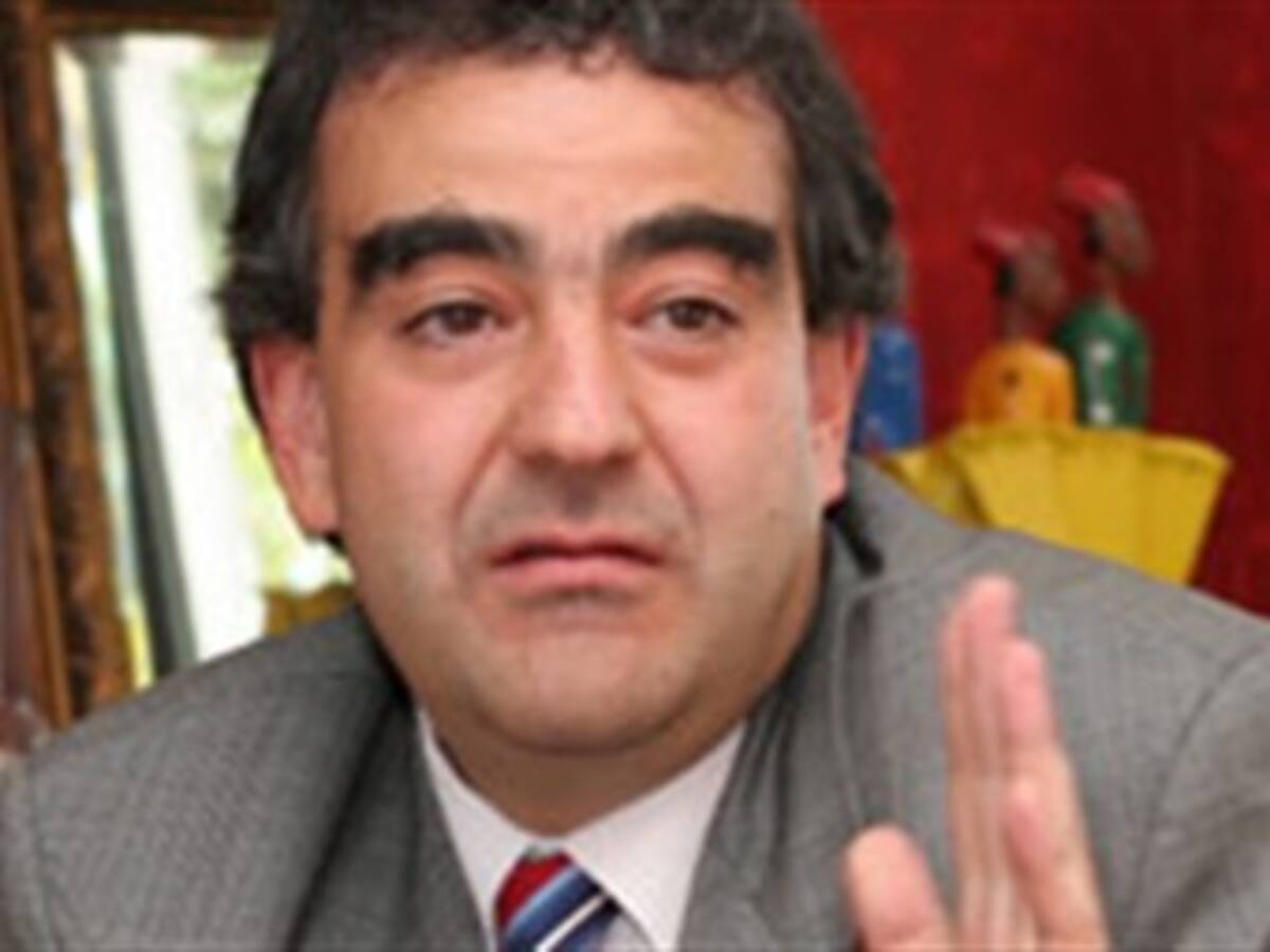 En artículo de El Espectador magistrado Ramírez no llamó asesino a Uribe