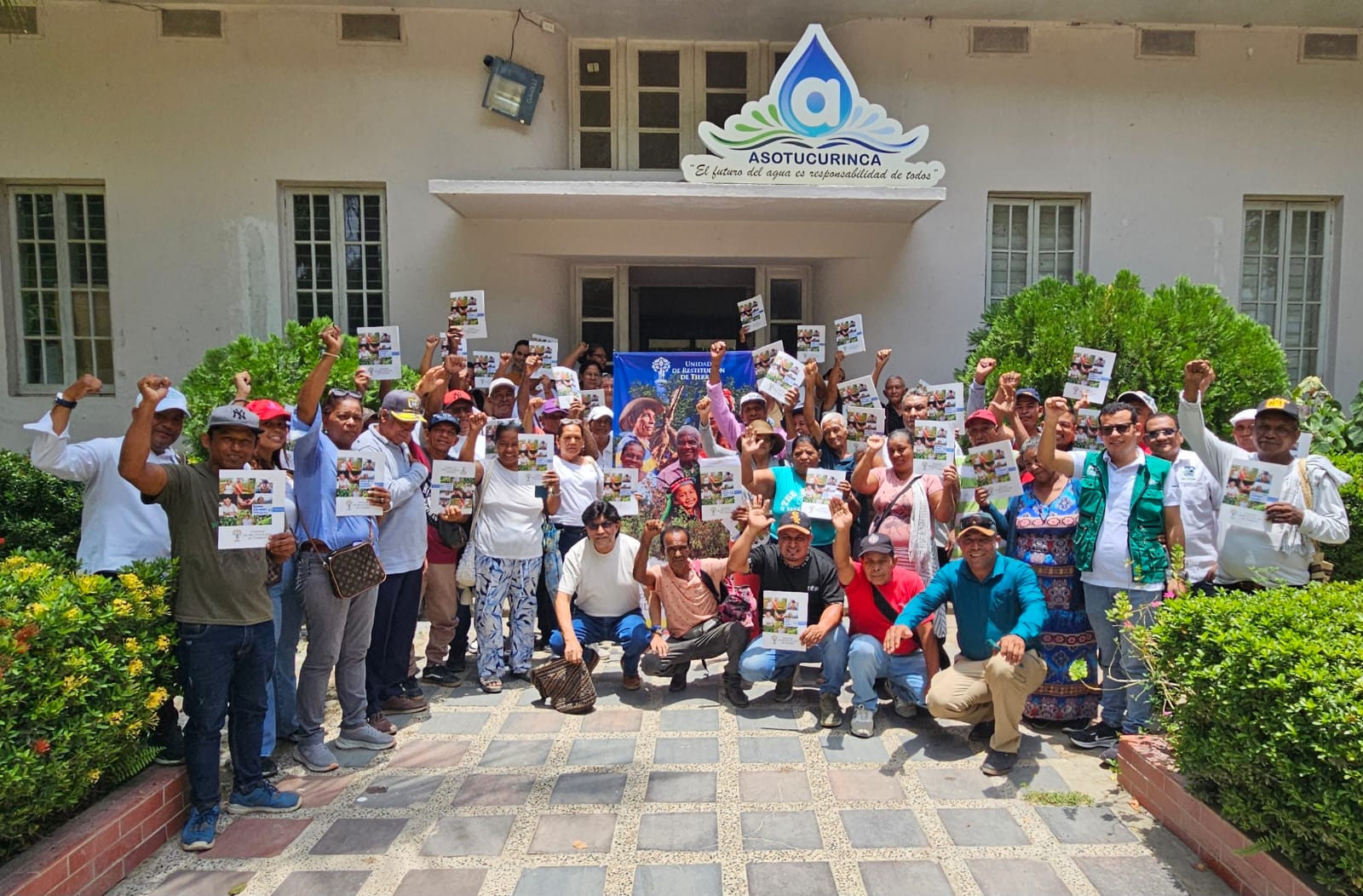 Campesinos de Zona Bananera reciben títulos de las tierras restituidas tras ocho años de espera. Foto: URT