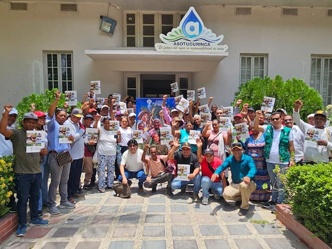 Campesinos de Zona Bananera reciben títulos de las tierras restituidas tras ocho años de espera. Foto: URT