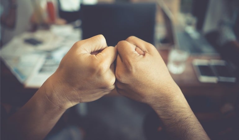 ¿Qué o quiénes generan confianza en los colombianos? #ConfíoEn. Foto: Getty Images / NOPPON KOBPIMAI