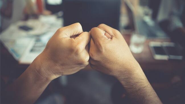 ¿Qué o quiénes generan confianza en los colombianos? #ConfíoEn. Foto: Getty Images / NOPPON KOBPIMAI