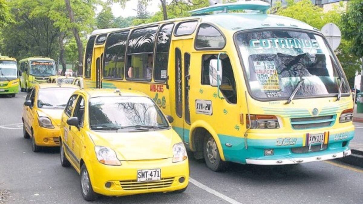 Conozca cómo quedarían las tarifas de taxis y buses para el 2023