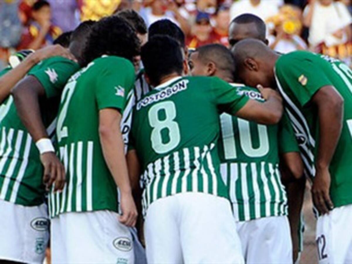 Nacional golea 4-1 a Envigado y sigue imparable en el fútbol colombiano