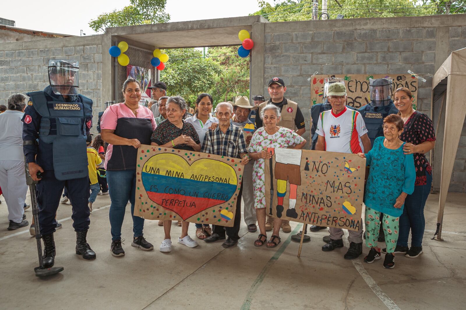 Habitantes de Tello. Cortesía: Ejército Nacional.