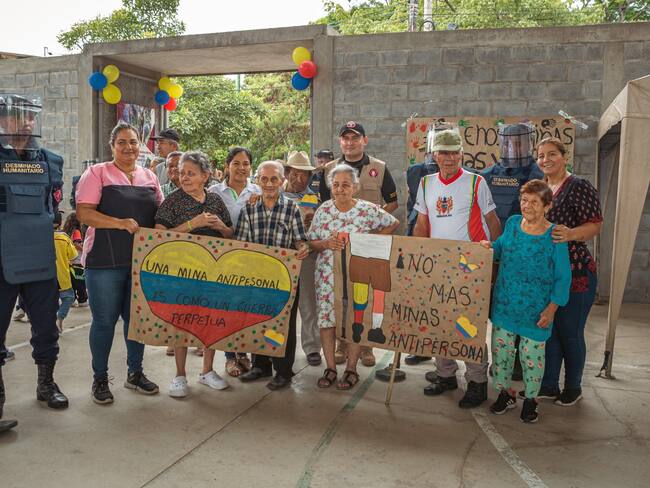 Habitantes de Tello. Cortesía: Ejército Nacional.