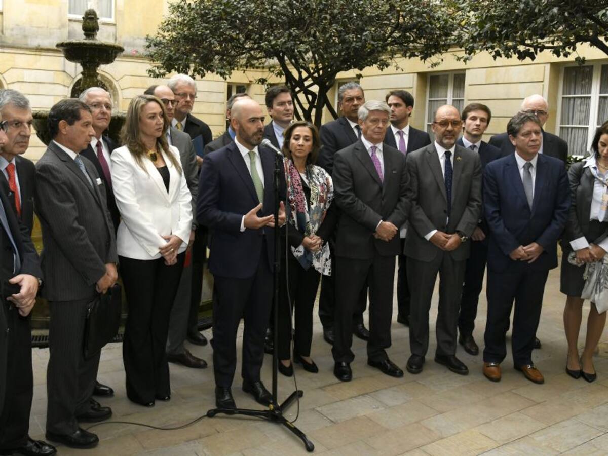 Gremios económicos lamentan muerte del MinDefensa y presidente de la CGT