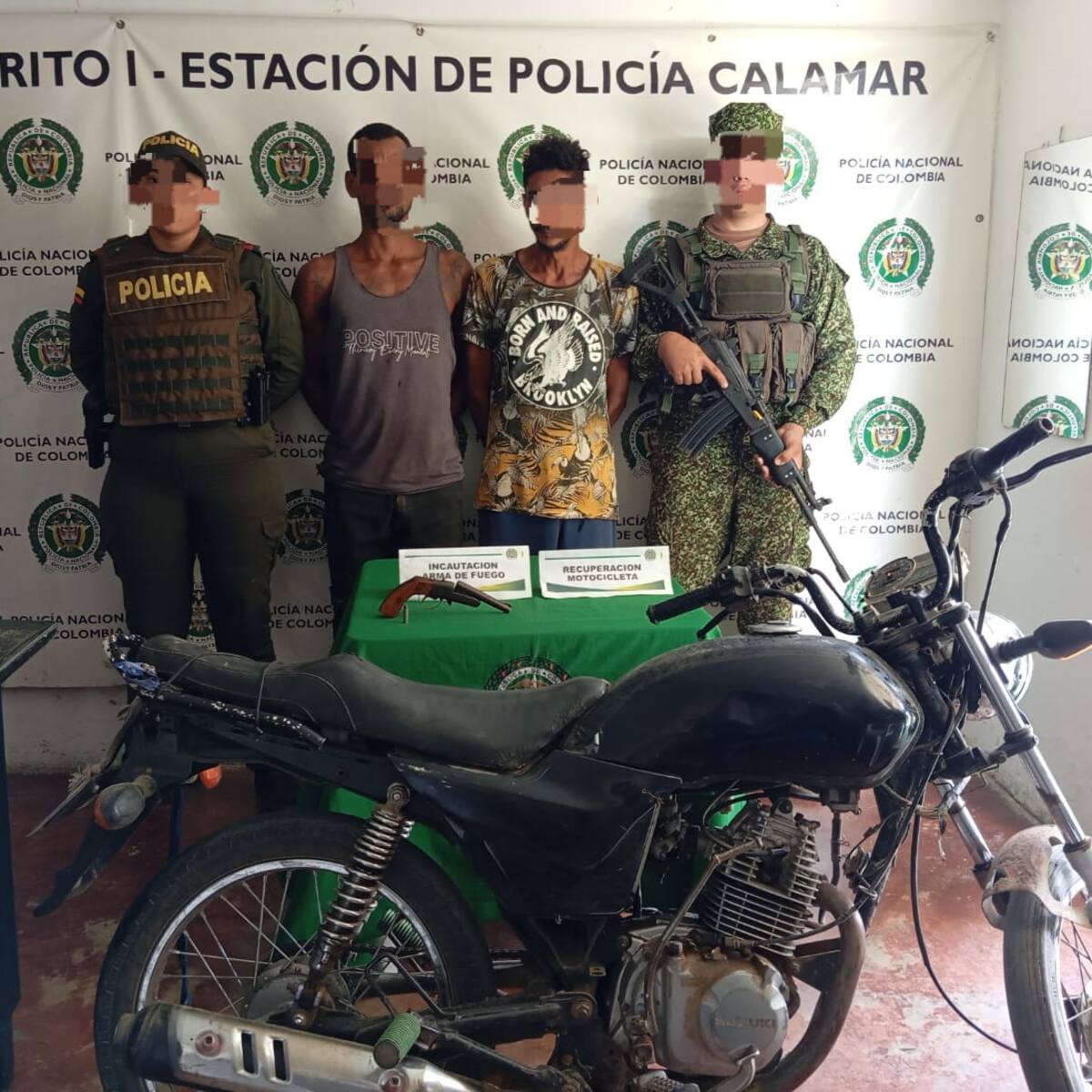 ‘Tabaquito’ y ‘Bonice’, capturados con moto ilegal y portando arma de fuego en Calamar