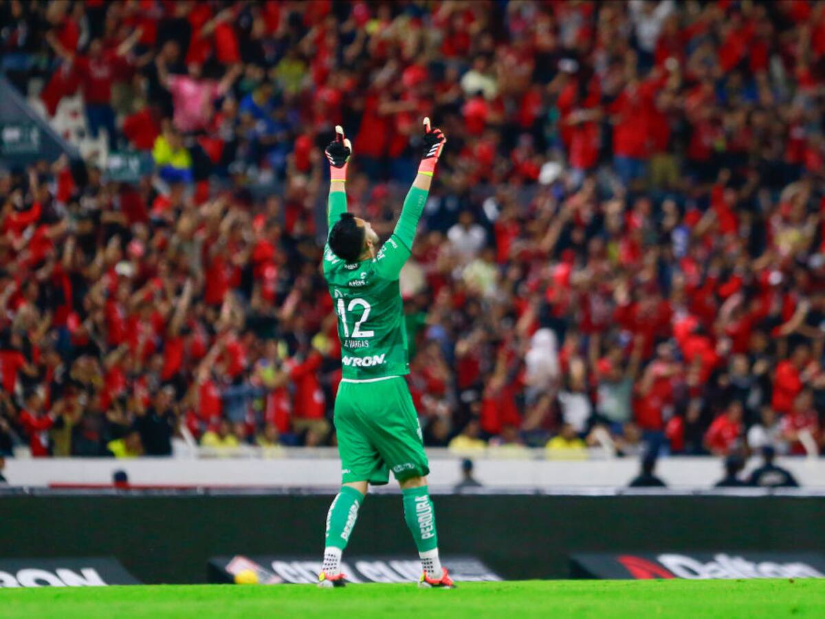 Emotivo gesto de Camilo Vargas con un niño que sufre de una delicada enfermedad