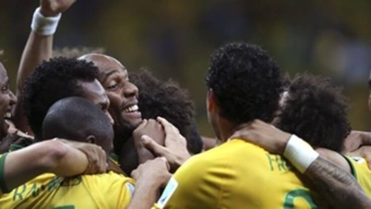 Fernandinho le da el 4-1 a Brasil ante Camerún