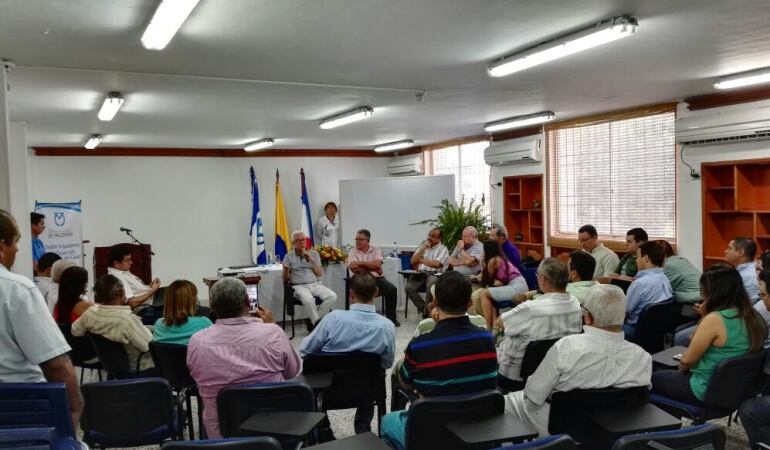 Senador Robledo en reunión con gremios en Valledupar