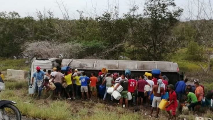 “Les pedí que no robaran nada porque el camión podía estallar": conductor
