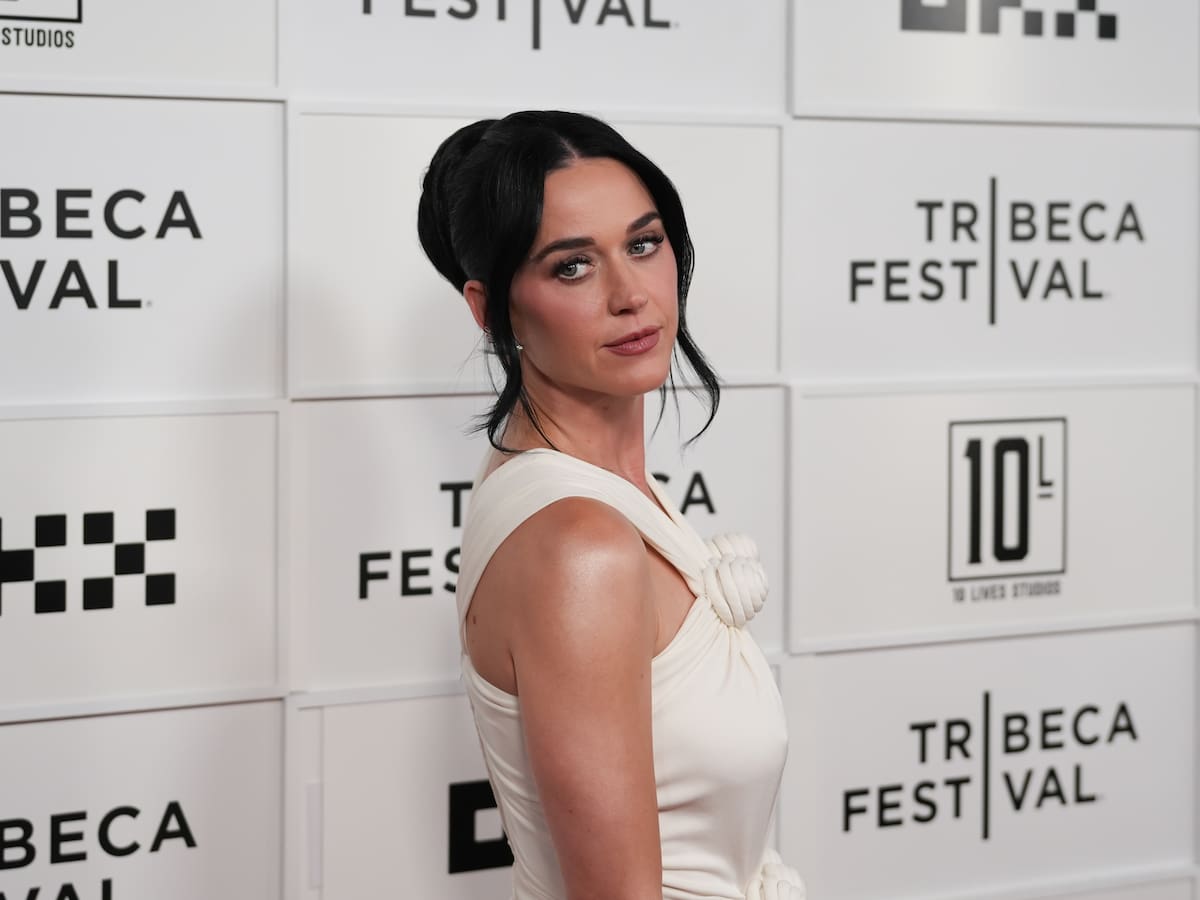 Katy Perry lanza su nuevo sencillo “Watch It Burn” con video oficial