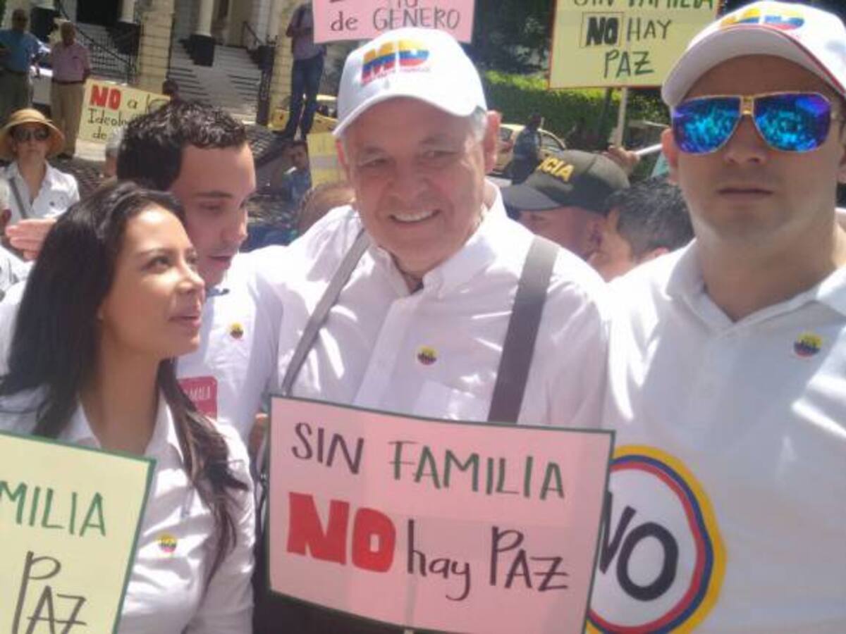 Megáfono en mano, exprocurador Ordóñez cierra campaña por el No