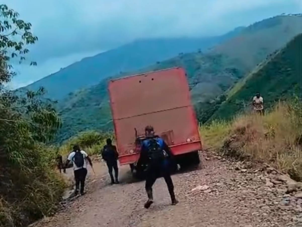 En Cauca la guardia indígena recuperó un vehículo de carga hurtado por un grupo armado ilegal