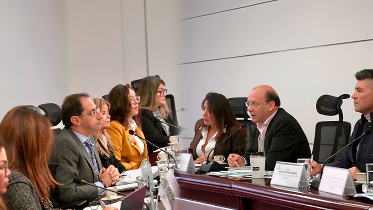 Primer choque entre Restrepo y Ávila por empalme: “Usted dijo que esto no sería un show mediático”