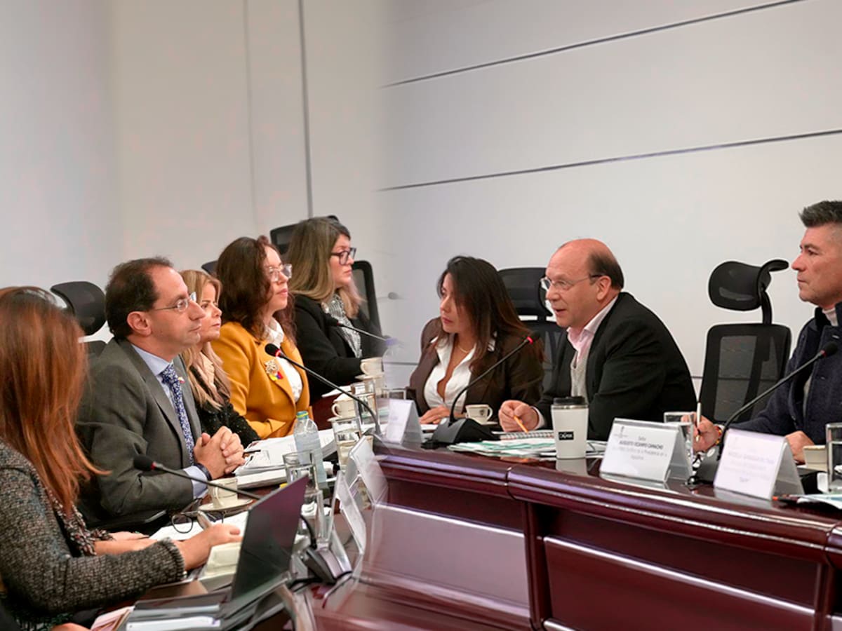 Primer choque entre Restrepo y Ávila por empalme: “Usted dijo que esto no sería un show mediático”