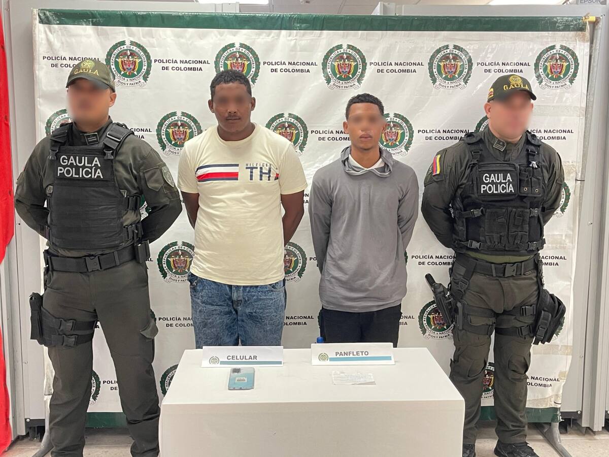 En Cartagena policía capturó dos presuntos extorsionistas con panfletos amenazantes