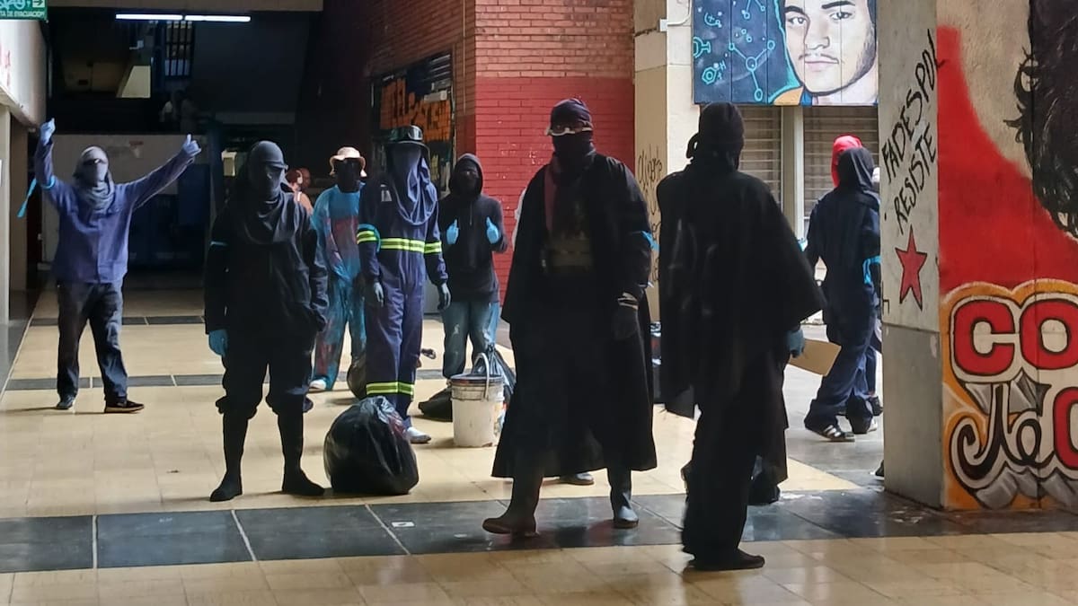 Lanzan artefacto explosivo contra vehículo particular en medio de protestas en Universidad del Valle