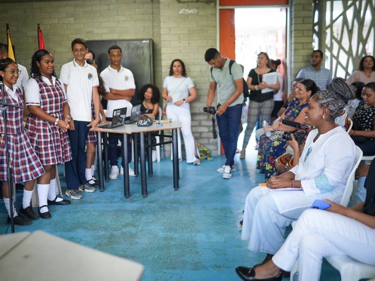 MinEducación entregó aula digital y dotación de libros a I.E. Jorge Artel