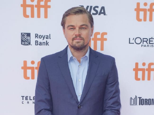 Madre de Leonardo DiCaprio espantó a manguerazos a sus fans