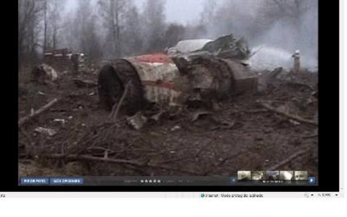 Las llamas consumieron la aeronave.