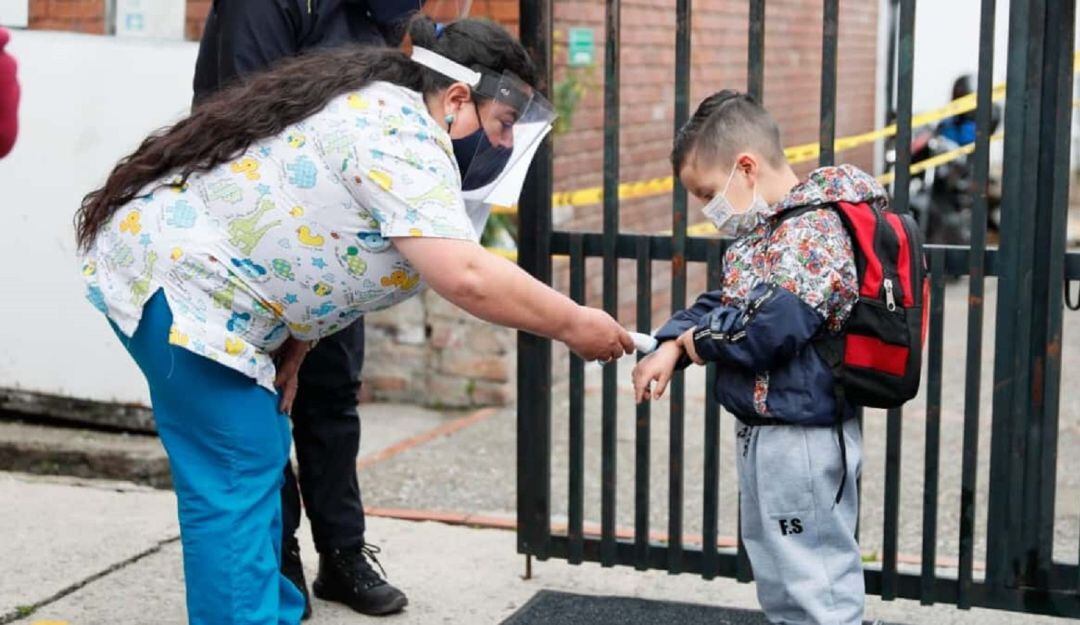 Vincularán personal para ayudar en la vigilancia de protocolos en colegios