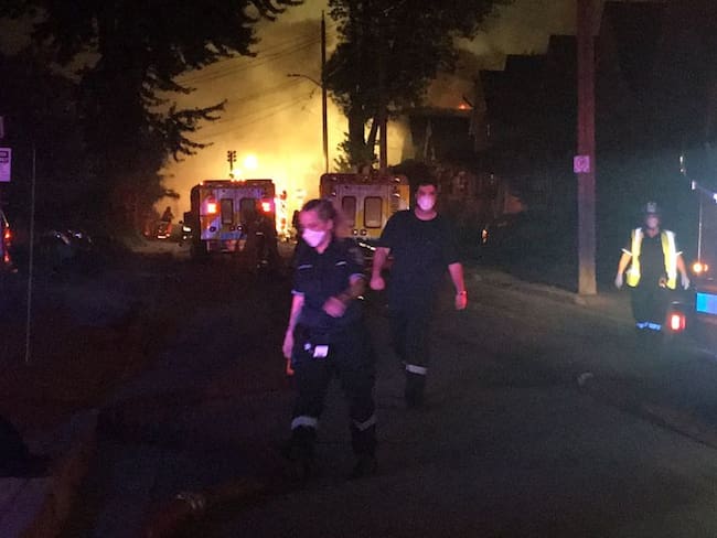 Explosión en Ontario, Canadá deja varias casas en llamas