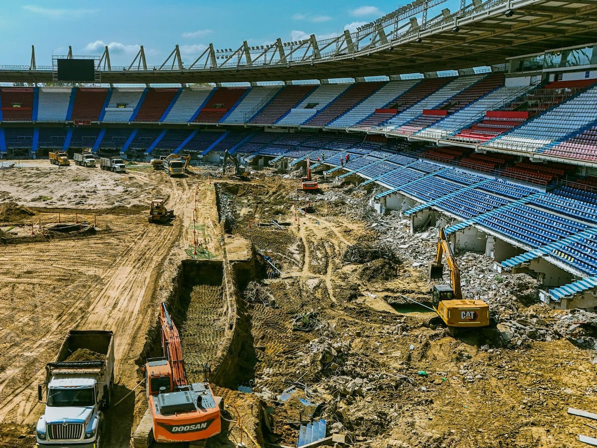 En solo cinco días concluyó el retiro total de la grama del estadio Metropolitano